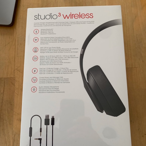 Beats Studio 3 Wireless headphones. - Picture 4 of 5